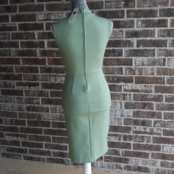 Sleeveless Solid Knit Body Con Dresses - Picture 6 of 8